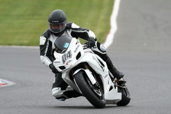 How to install a quick-release fuel tank for easy refueling during UK sport bike races?